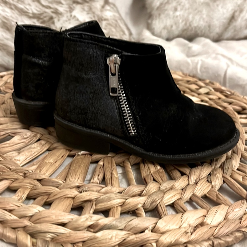 Cat & Jack black suede boot. Little girls sz 8